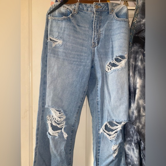 Forever 21 Denim - Forever 21 women’s distressed boyfriend jeans.